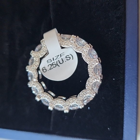 Gorgeous eternity band - Picture 3 of 5